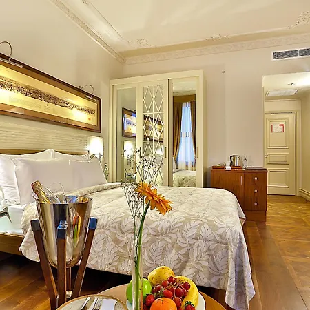 Taxim Lounge Special Category Hotel 3*